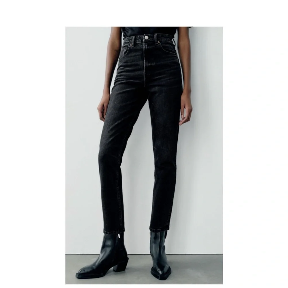 Zara Mom Fit High Rise / high waist Jeans in faded effect Black color - Picture 2 of 7